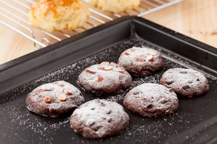 Do Dark Cookie Sheets Bake Faster?