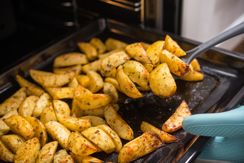 What’s the Best Baking Tray for Oven Chips?