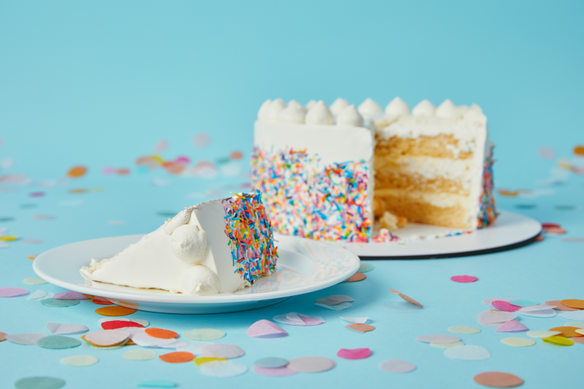 What Is a Cake Knife Called? Names, Types, and Uses