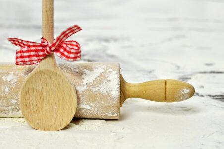Why Do Bakers Use a Wooden Spoon? Key Benefits for Baking Success