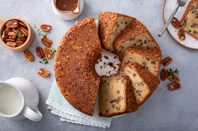 How to Keep a Cake from Sticking to an Aluminum Pan?