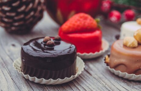 What is the Standard Size of a Mini Cake? Understanding Dimensions for Perfect Portions