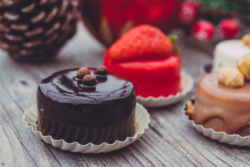 What is the Standard Size of a Mini Cake? Understanding Dimensions for Perfect Portions