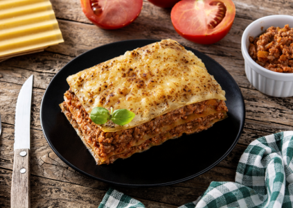 Is It Better to Bake Lasagna in a Glass or Metal Pan? A Comparison of Cookware Options
