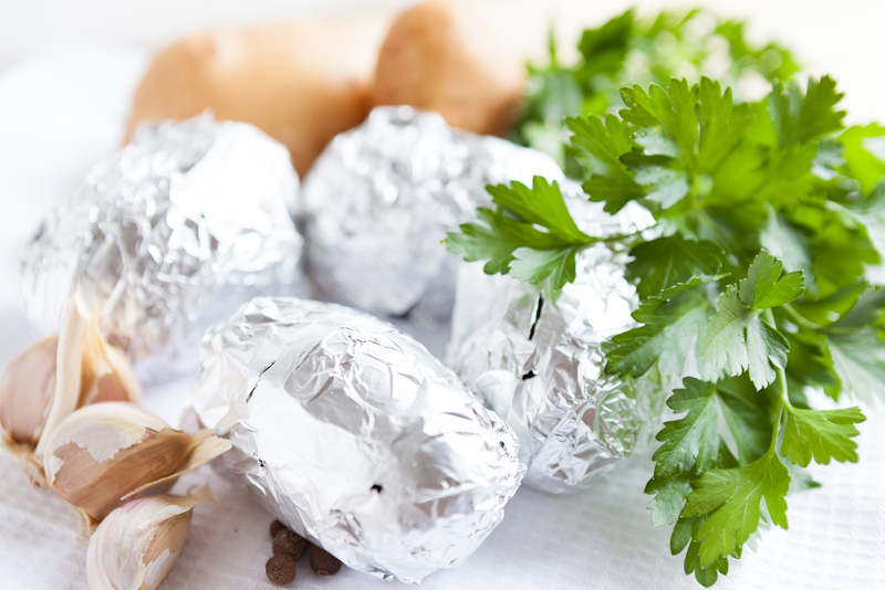 Which Way Does Foil Go for Baking Potatoes? A Guide to Perfectly Wrapped Potatoes