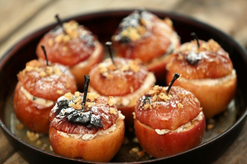 What is a Good Dish for Baking Apples?