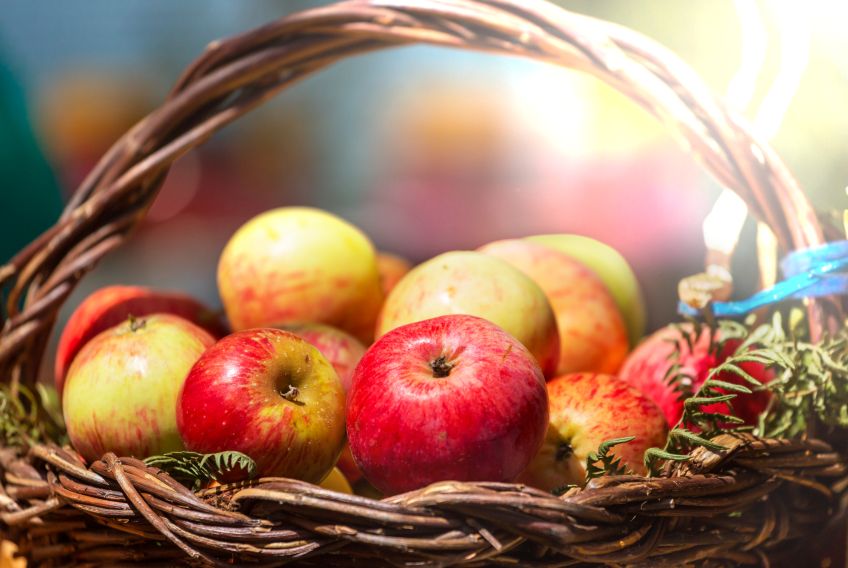What is a Good Dish for Baking Apples?