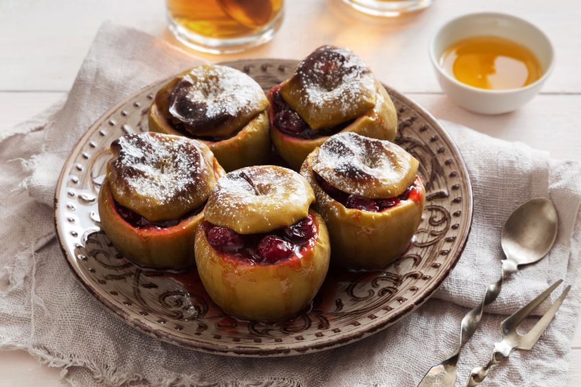 What is a Good Dish for Baking Apples?